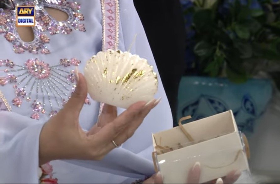 Shell candle 
